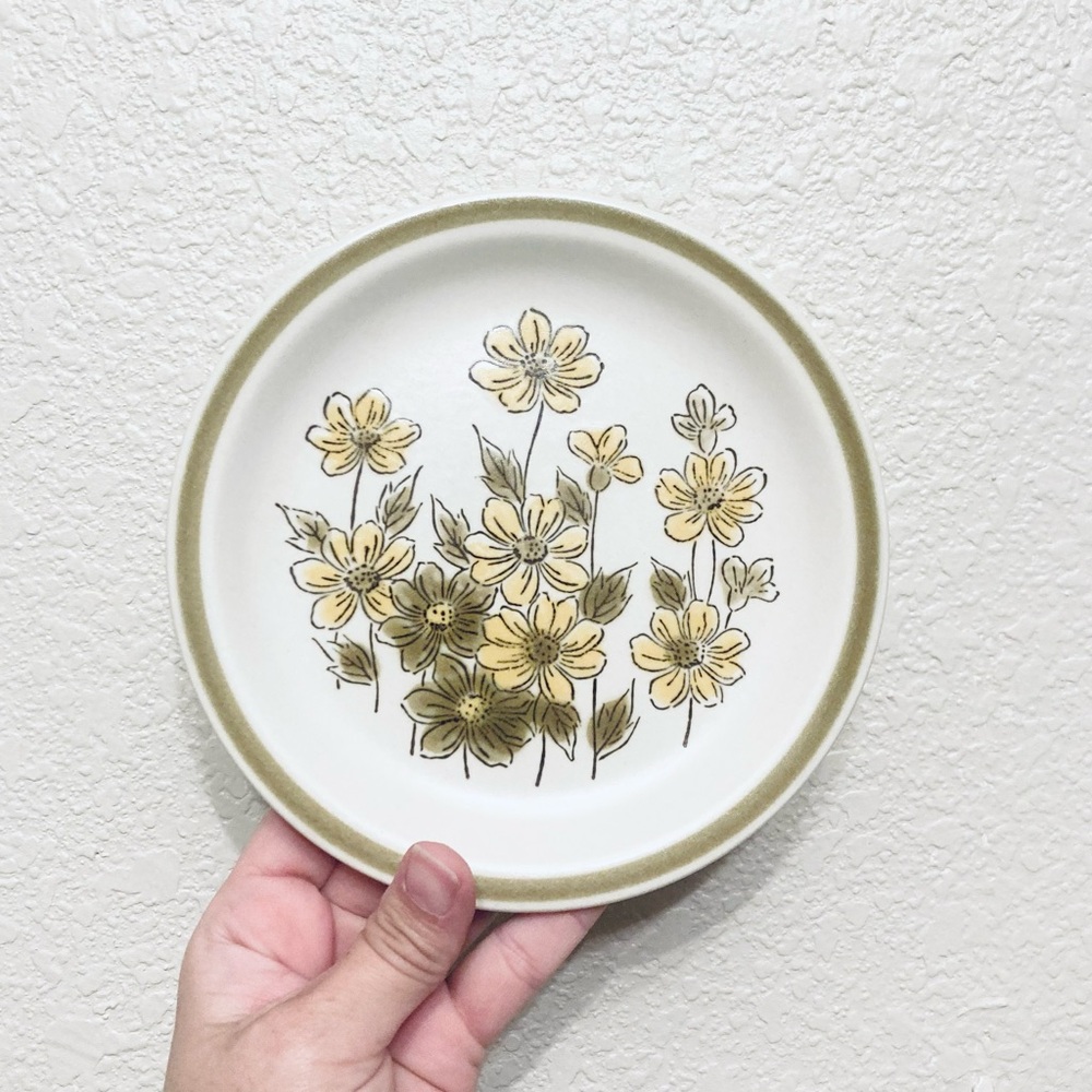 2 Japan Spring Bouquet Stoneware plates Yellow Flowers Cottagecore Retro